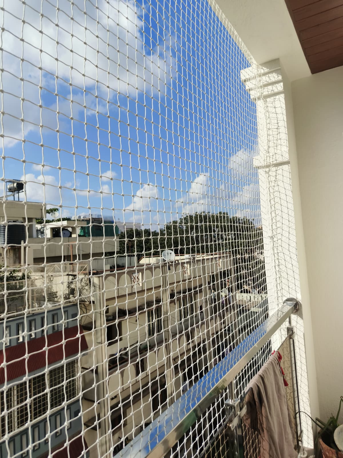 High-definition balcony safety net installation