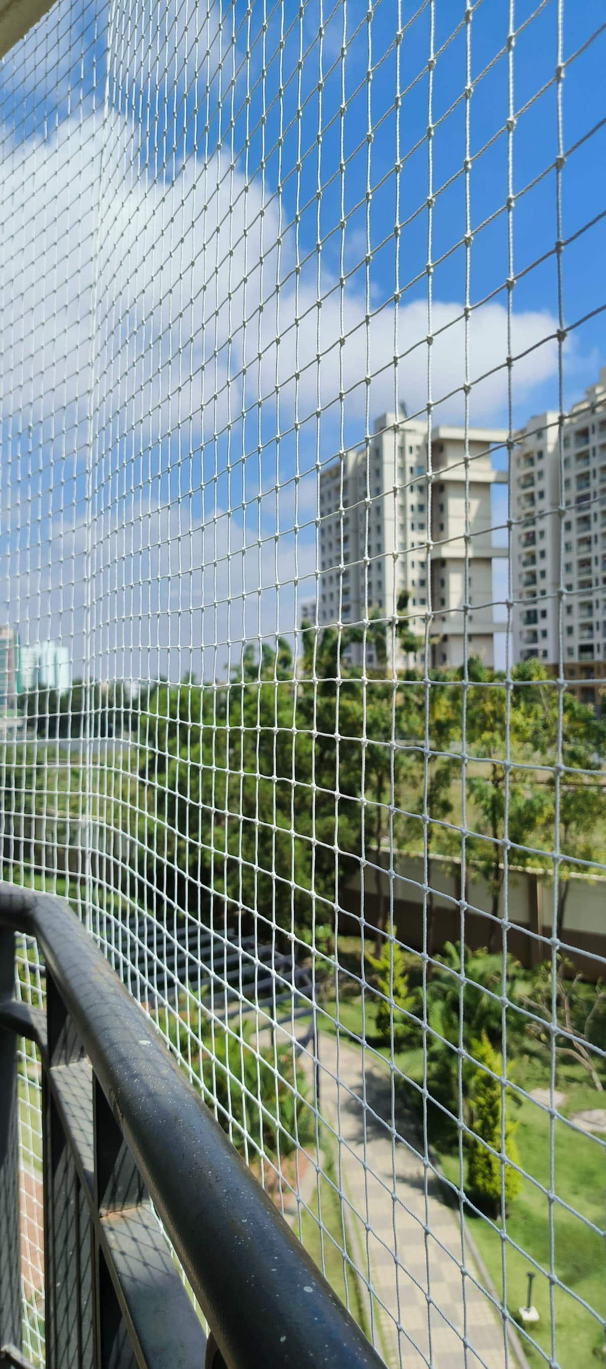 Balcony safety net used for pigeon and bird protection