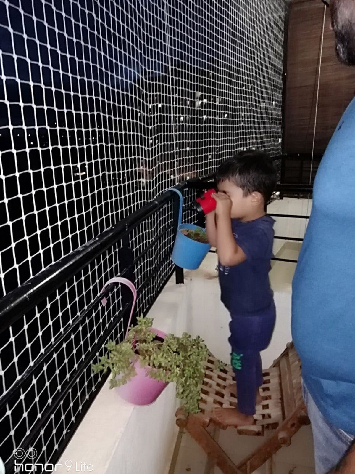 Children safety net installation